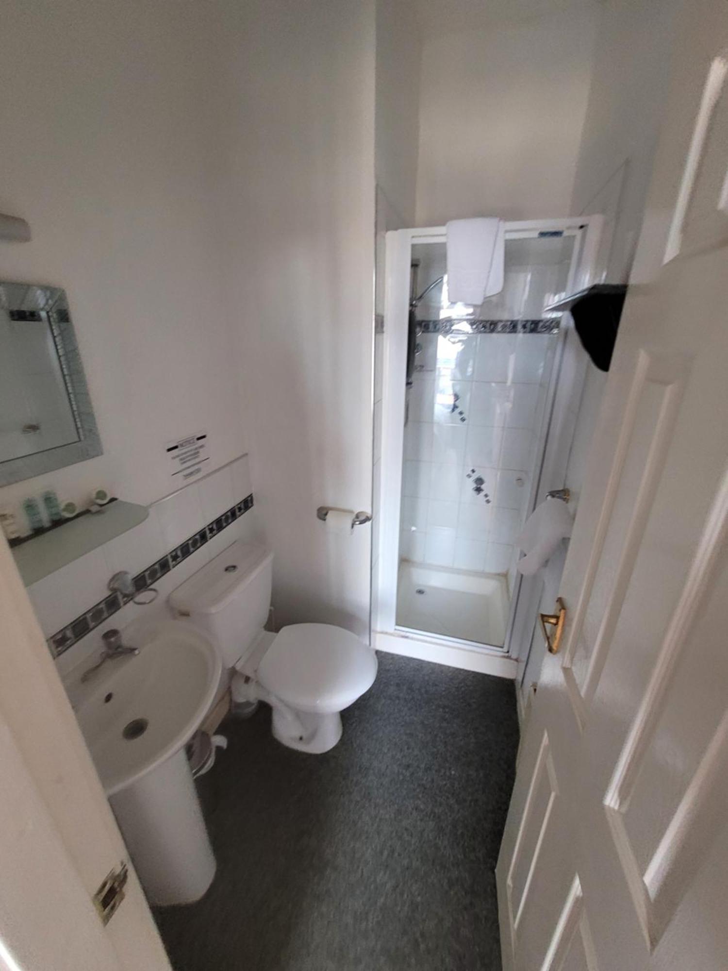 Tamarind Cove & Barrons Hotel Blackpool Room photo